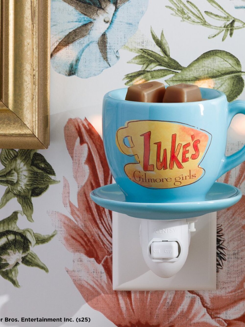 Complete Set of Gilmore Girls Scentsy Collection 2 Warmers & Wax - Picture 3 of 7